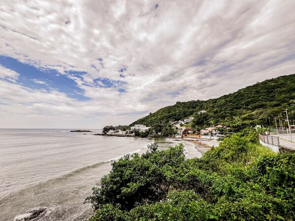 House | 3 bedrooms - Casa com Piscina Churrasqueira e Ar Condicionado (Itajai)
