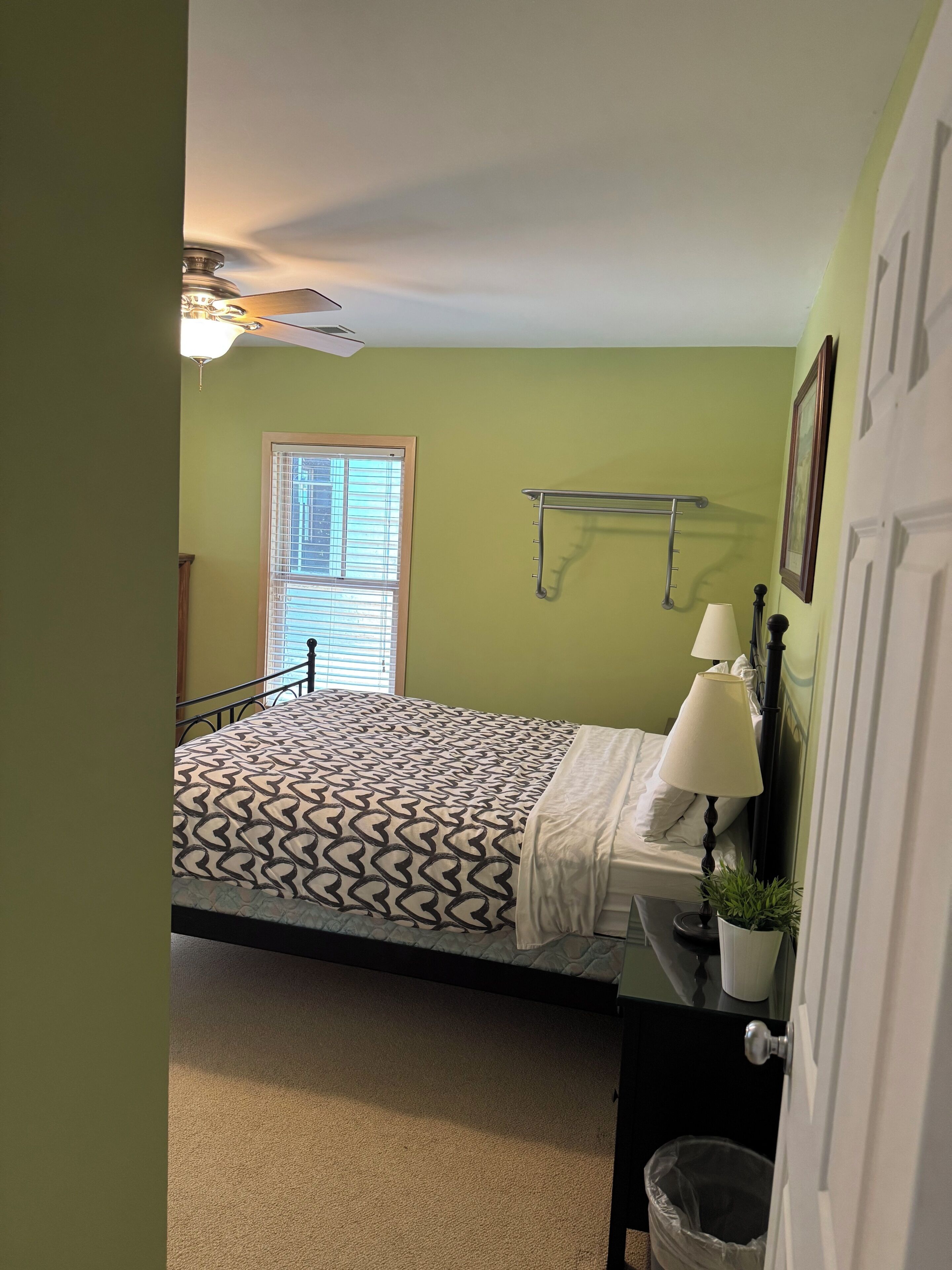 2 bedrooms, iron/ironing board, WiFi, bed sheets