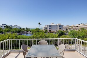 Outdoor dining - Lighthouse Point 215 - Sanibel Island Beach Retreat (Sanibel)