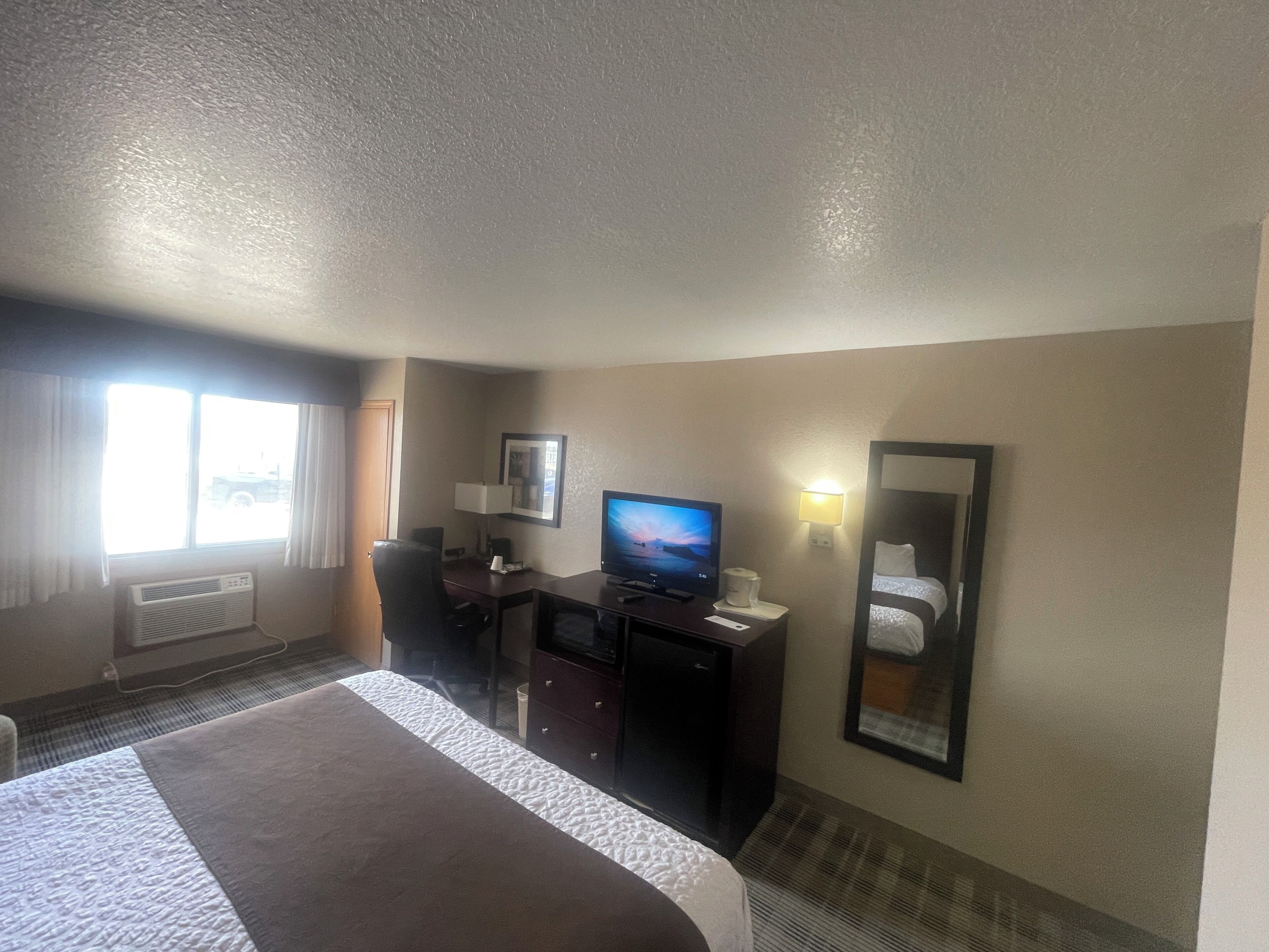 Desk, iron/ironing board, free WiFi