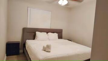 2 bedrooms, desk, iron/ironing board, WiFi