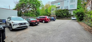 Property grounds - Heart of Little Italy- Walk to CWRU & Cleveland Clinic -Free Parking (Cleveland)