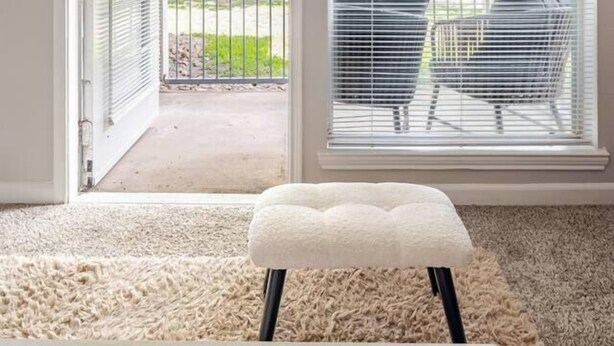 A room with a view of a tree and a fence, a white bench, and a window with blinds. - Paris 1BR /5 min walk to NRG /By Medical Center (Houston)