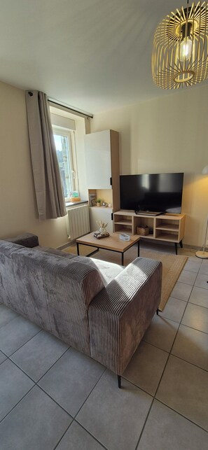 Living area - Renovated house with private parking in the heart of the northern Cotentin region (Cherbourg-en-Cotentin)