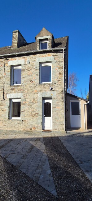 Exterior - Renovated house with private parking in the heart of the northern Cotentin region (Cherbourg-en-Cotentin)