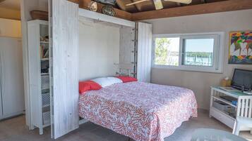 1 bedroom, WiFi (free), bed sheets