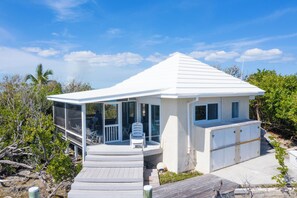 Exterior - Shore Leave Cottage Waterfront Studio Cottage + Private Dock (Green Turtle Cay)