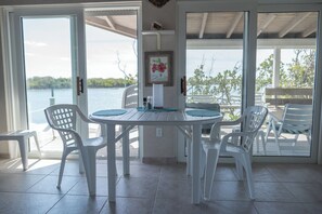 Dining - Shore Leave Cottage Waterfront Studio Cottage + Private Dock (Green Turtle Cay)
