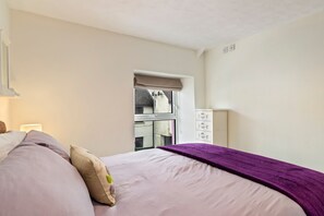 Iron/ironing board, travel cot, bed sheets - 3 Somerset Place - Close to the Beach and Town (Tenby)