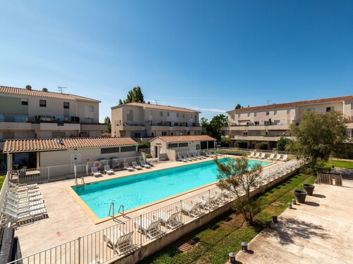 T3 duplex près du port avec balcon & accès piscine