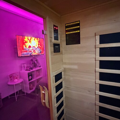 The Liege White Jacuzzi and Sauna Suite