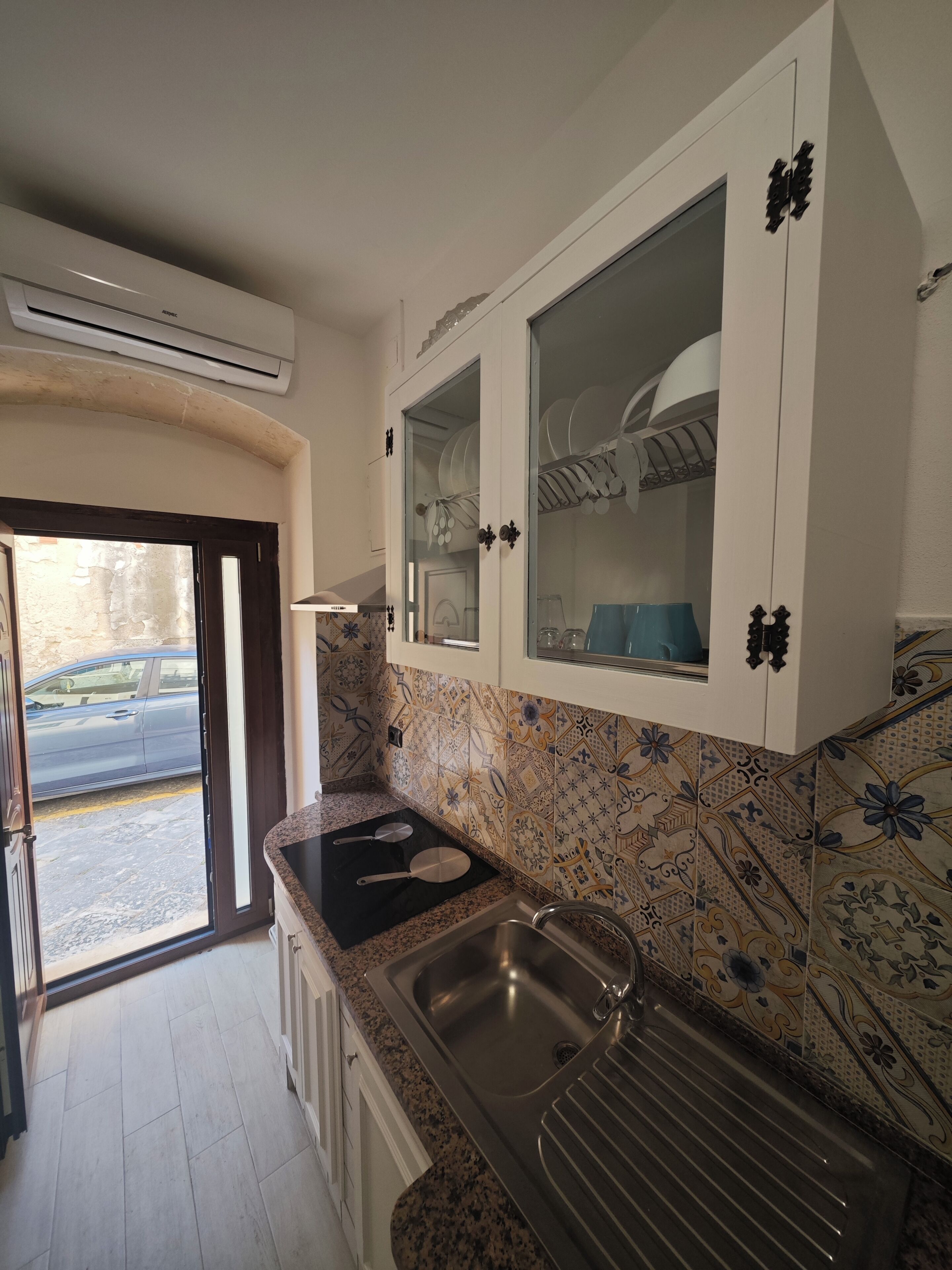 Comfort Room, 1 Queen Bed, Non Smoking, Kitchen | Private kitchen