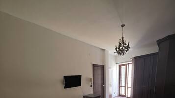 Comfort Room, City View | Desk, free WiFi