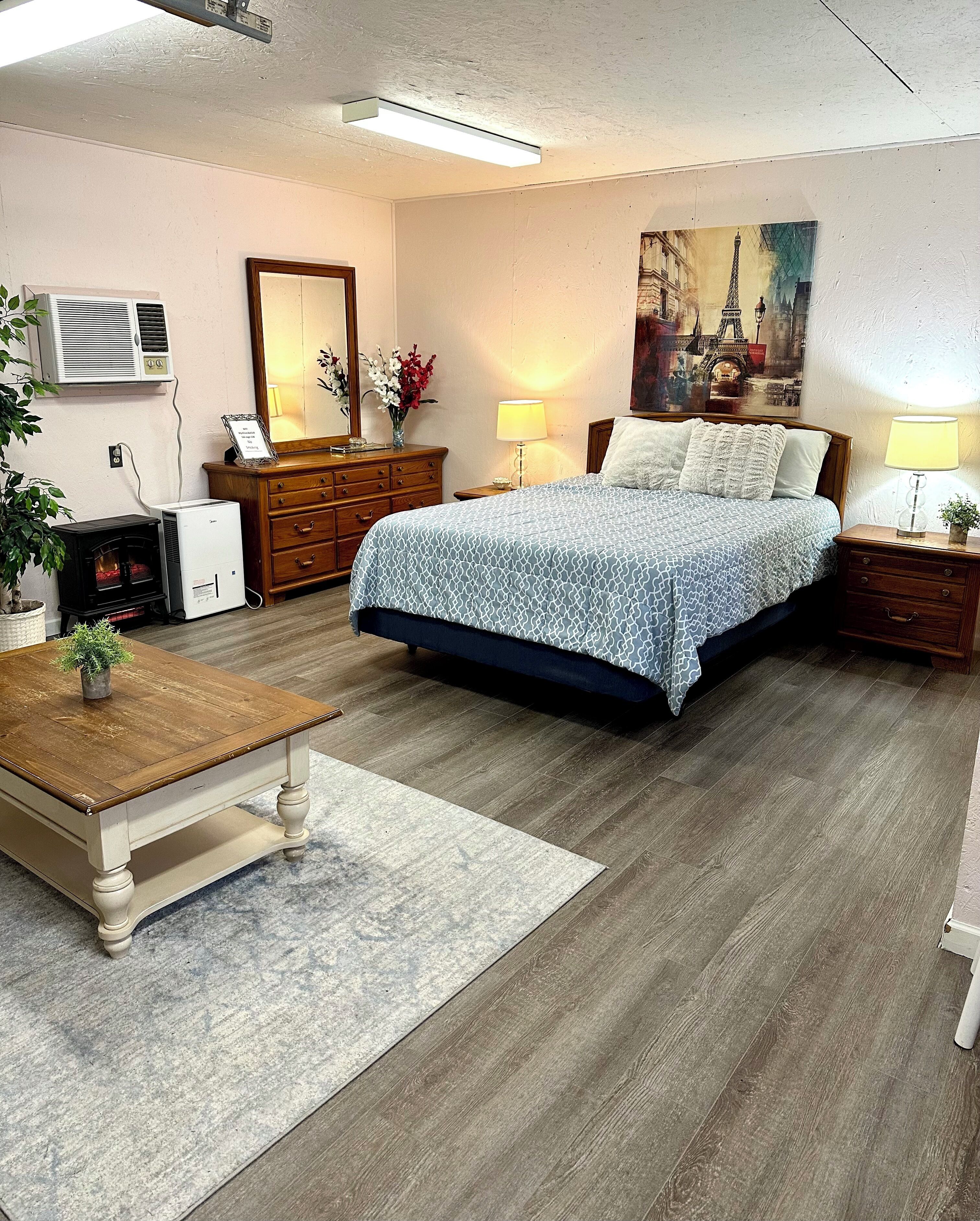 Iron/ironing board, internet, bed sheets