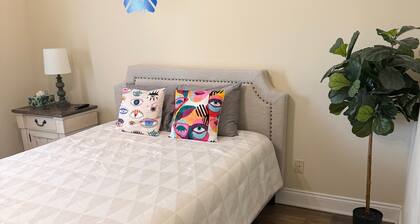 House near casinos, boat launch with a guest house, Safe area, dead end road