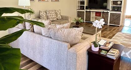 House near casinos, boat launch with a guest house, Safe area, garage