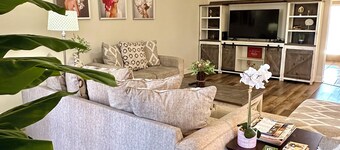 House near casinos, boat launch with a guest house, Safe area, garage