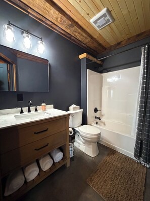 Shower, towels, soap, toilet paper - The Timber Haus- A True Log Cabin Retreat for Adventure, Trails & Relaxation (Danbury)