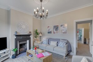 TV - Cozy Norwich Stay Near Cathedral + Parking (Norwich)