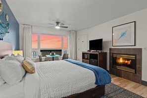 Premium bedding, laptop workspace, free WiFi, bed sheets - Sunset Haven (Depoe Bay)