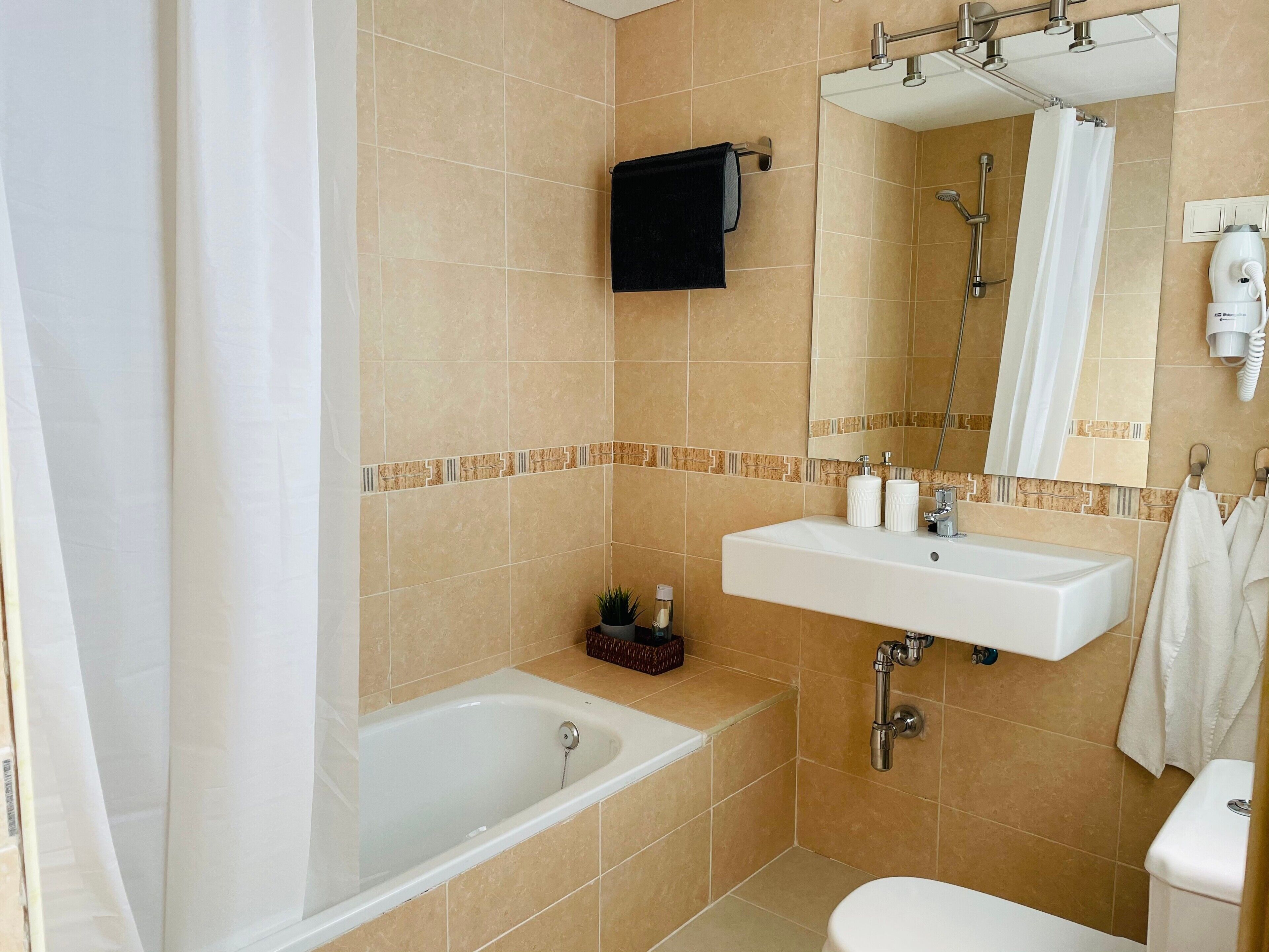 Shower, hair dryer, towels