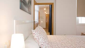 Iron/ironing board, WiFi, bed sheets