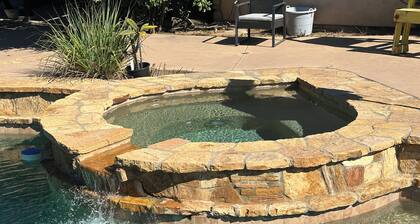 Relaxing 1-bedroom suite on farmhouse property next to water fountain