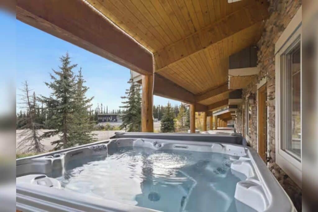 Bañera de hidromasaje al aire libre