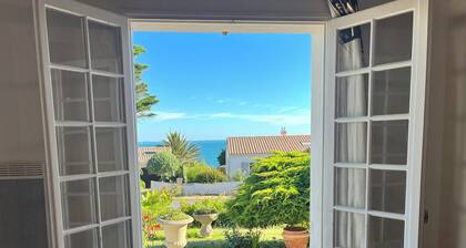 Quiet seafront villa in Pornic (44)
