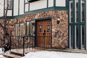 Exterior detail - Bearfoot Lake Escape (Big Bear Lake)