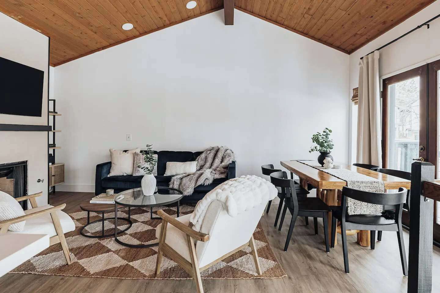 TV, fireplace, offices