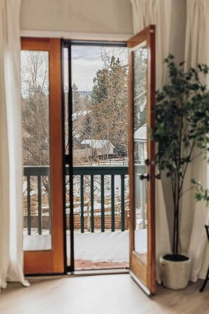 Interior - Bearfoot Lake Escape (Big Bear Lake)