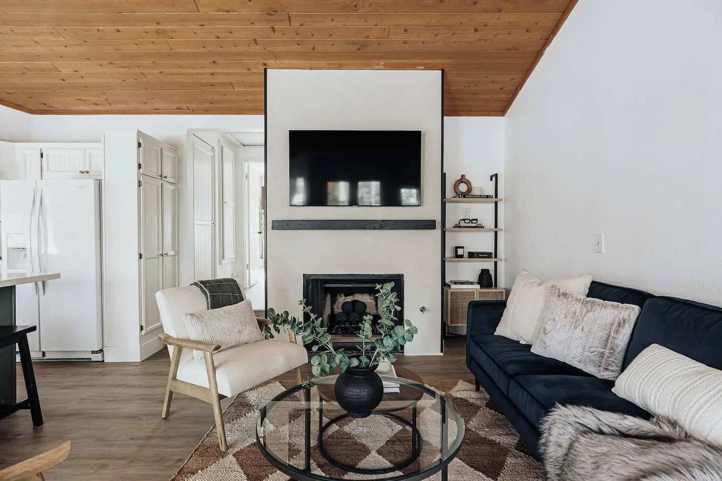 TV, fireplace, offices