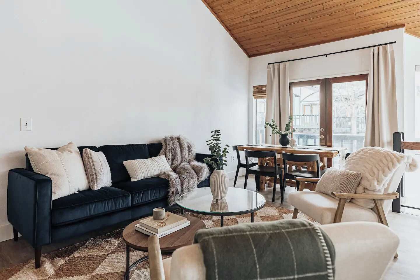 TV, fireplace, offices