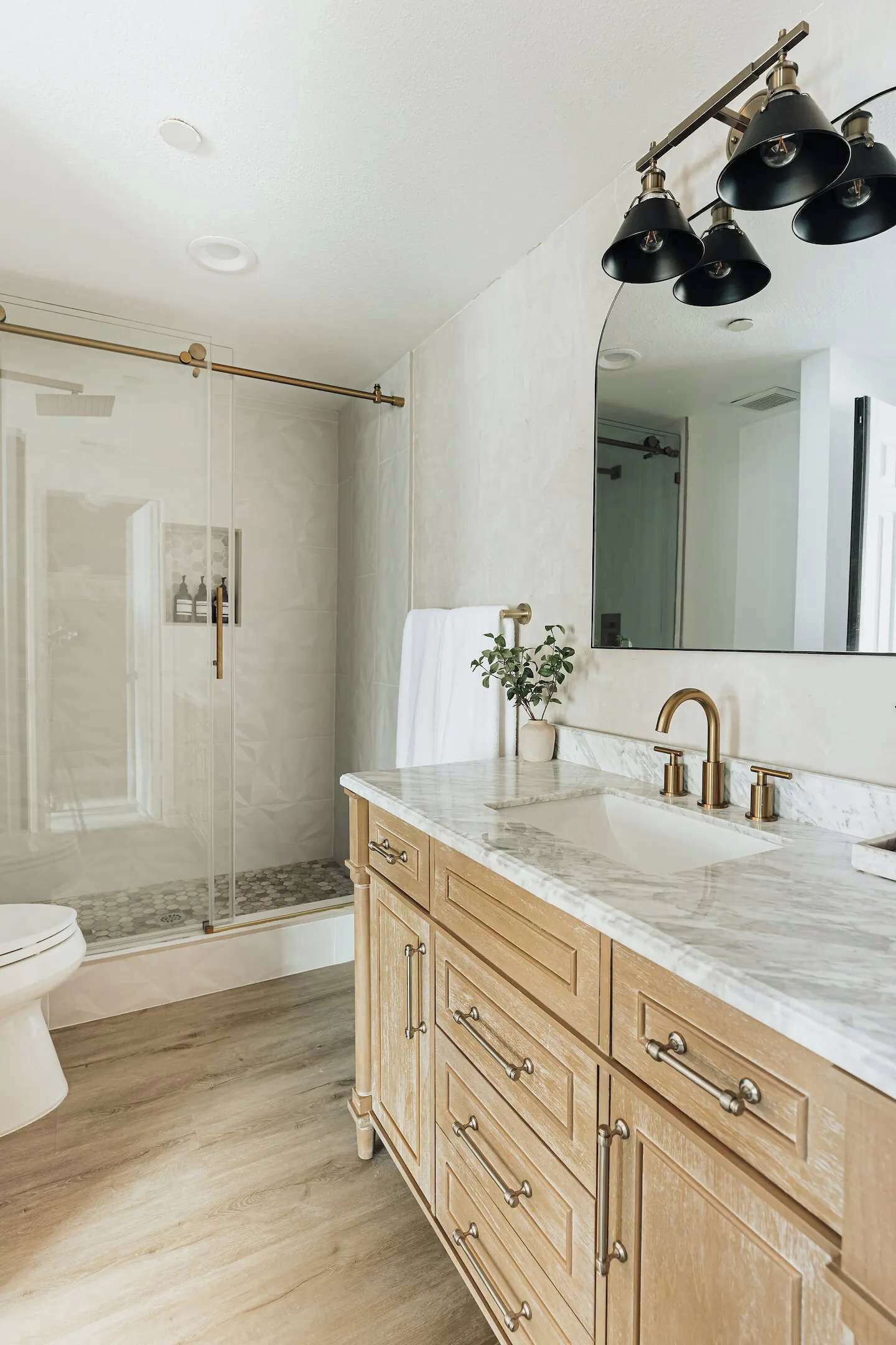 Shower, hair dryer, towels, shampoo
