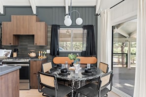 Dining - A-Frame in Moonridge, Big Bear Lake - A/C, Hot Tub (Big Bear Lake)
