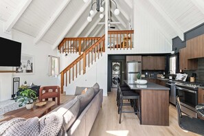 Interior - A-Frame in Moonridge, Big Bear Lake - A/C, Hot Tub (Big Bear Lake)