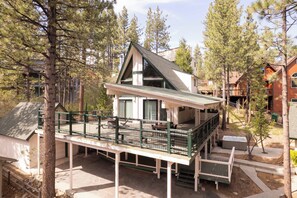 Terrace/patio - A-Frame in Moonridge, Big Bear Lake - A/C, Hot Tub (Big Bear Lake)