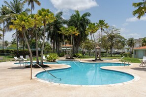 Outdoor pool - Villa Merchán (Dorado)
