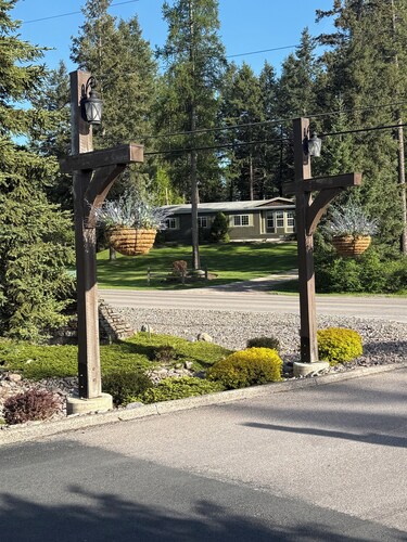  CLOSE TO IT ALL home in Columbia Falls, GNP, golf at Meadow Lake, Flathead Rvr