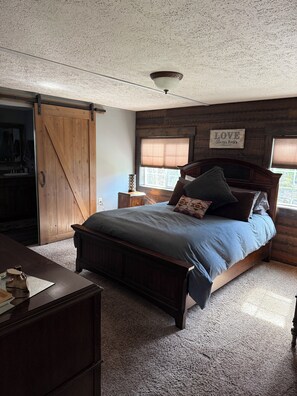 4 bedrooms, iron/ironing board, WiFi, bed sheets -  CLOSE TO IT ALL home in Columbia Falls, GNP, golf at Meadow Lake, Flathead Rvr (Columbia Falls)