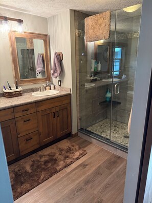 Shower, hair dryer, towels, soap -  CLOSE TO IT ALL home in Columbia Falls, GNP, golf at Meadow Lake, Flathead Rvr (Columbia Falls)