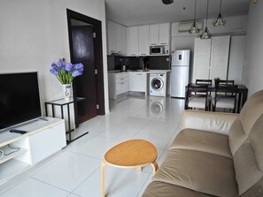 Living area - Mercu summer suites klcc by Amna (Kuala Lumpur)