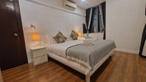 Iron/ironing board, Internet, bed sheets - Mercu summer suites klcc by Amna (Kuala Lumpur)