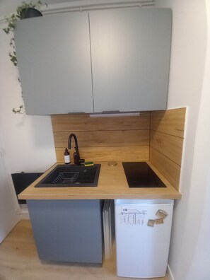 Private kitchen - Vrbo Property (Paris)