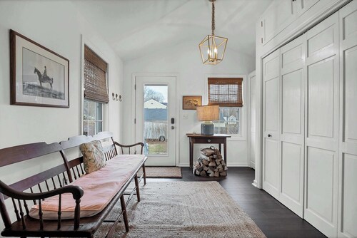 Old Lyme Pet Friendly Escape | Griswold Preserve + Beach Pass + Fireplace