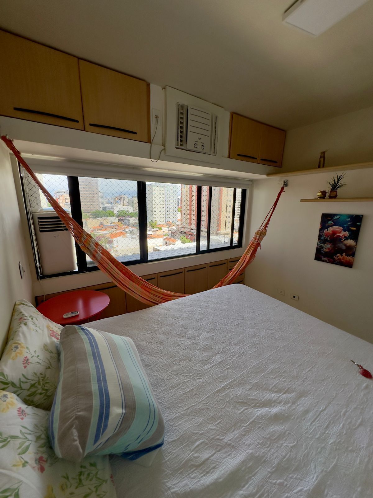 Iron/ironing board, bed sheets