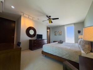 3 bedrooms, desk, iron/ironing board, free WiFi - Stunning 3BDR Oceanfront Las Gavias Golden (Mazatlán)