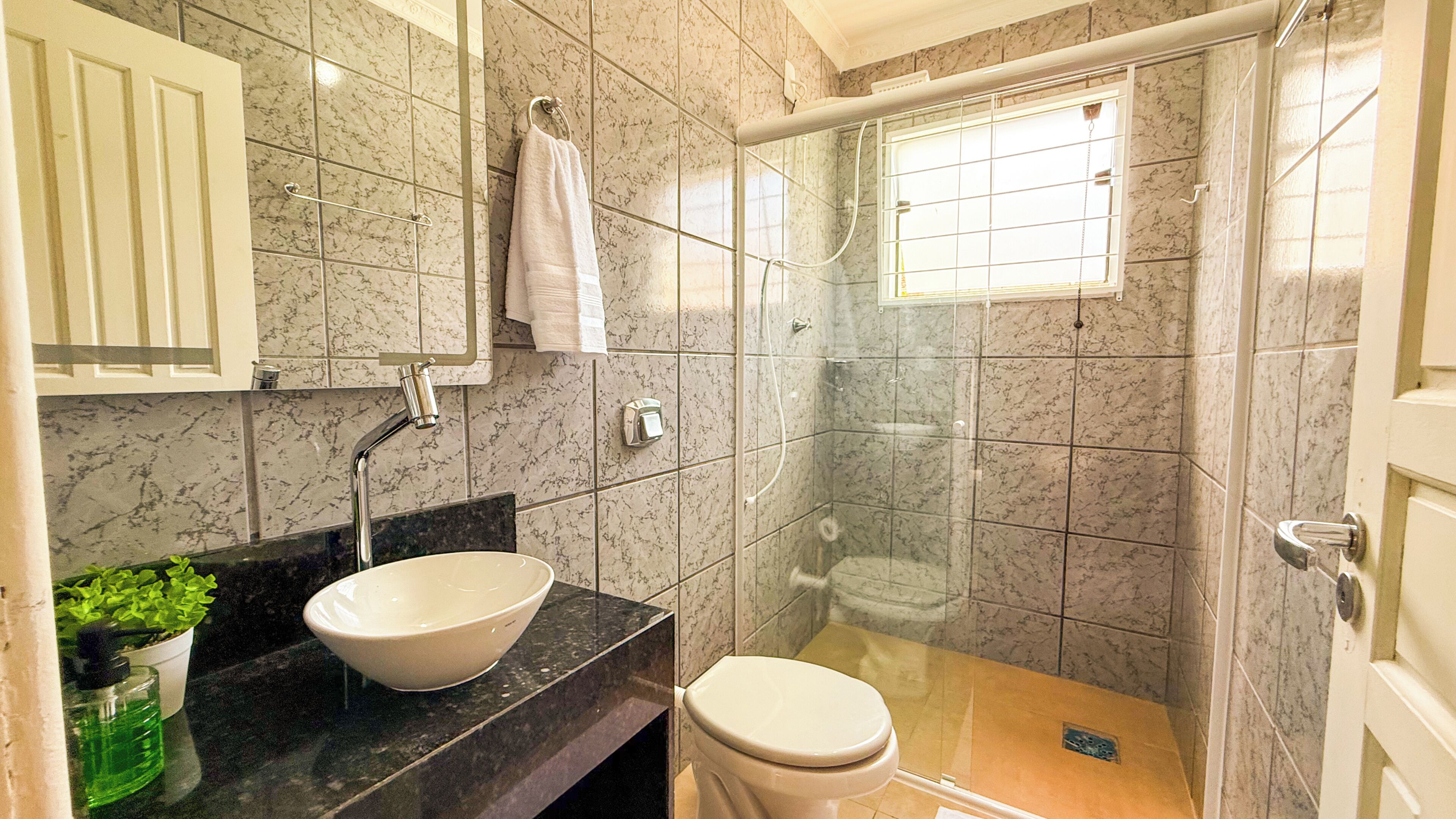 Quarto superior, varanda | Banheiro