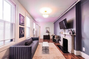 Smart TV - Beacon Luxe Suites (Boston)